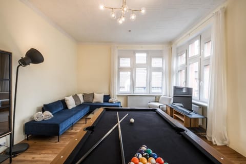Billiard, Living room