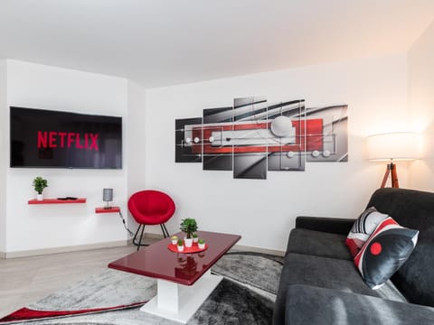 Communal lounge/ TV room, Living room, Seating area