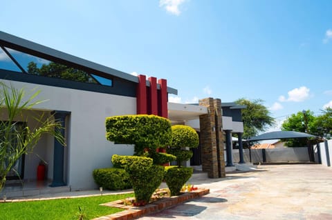 Property building, Facade/entrance, Garden