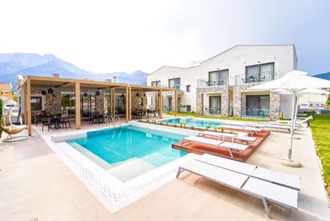 Property building, Swimming pool