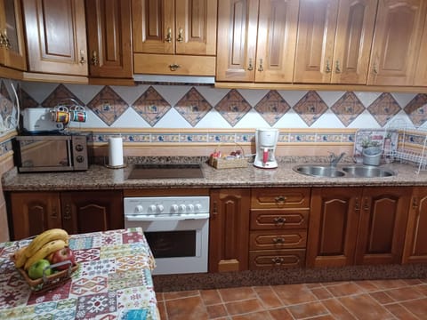 Kitchen or kitchenette, minibar, pet friendly, stove