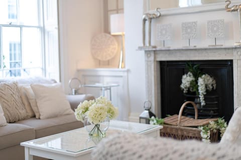 Gloucester Place Townhouse with Hot Tub! Apartment in Cheltenham