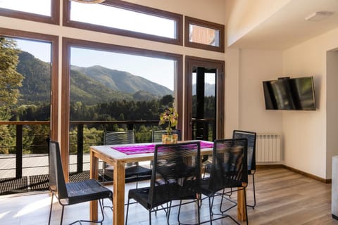 Balcony/Terrace, Dining area, Mountain view