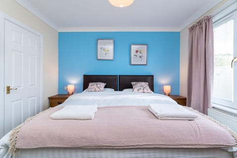 NEW Four Bedroom House - all rooms ensuite House in Stirling