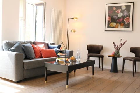 Living room, Seating area