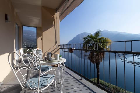 Balcony/Terrace, Lake view