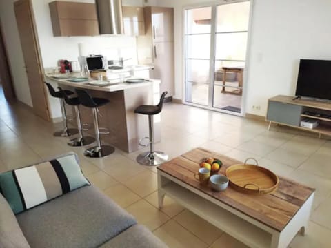 TV and multimedia, Kitchen or kitchenette, Living room, Dining area, minibar, pet friendly, stove