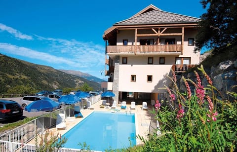 Property building, Pool view