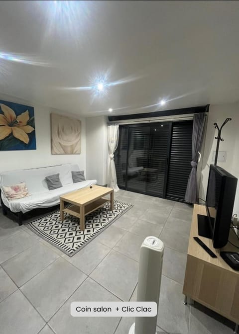 Grand appartement T2 Apartment in Solliès-Toucas