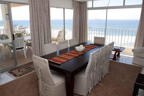 View (from property/room), Dining area, Sea view