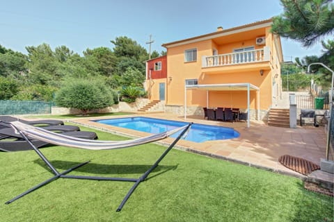 Property building, Balcony/Terrace, Swimming pool