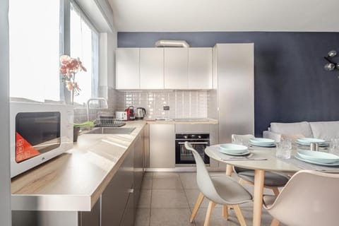 CITY CENTER - Modern flat with FREE PARKING and WIFI - Apt A Apartment in Bergamo