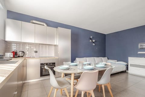 CITY CENTER - Modern flat with FREE PARKING and WIFI - Apt A Apartment in Bergamo