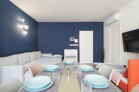 TV and multimedia, Living room, Dining area