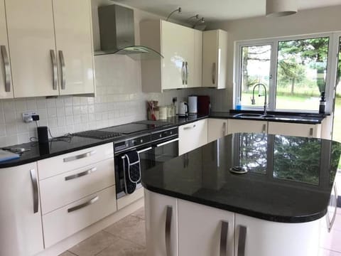 Kitchen or kitchenette, pet friendly, stove