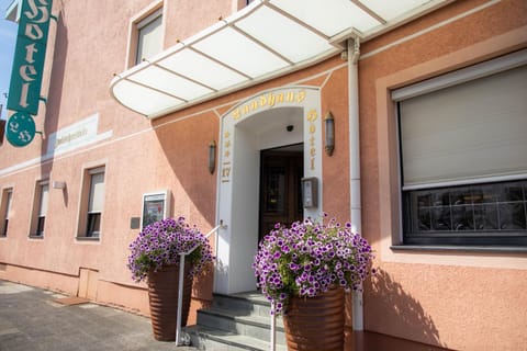 Property building, Facade/entrance