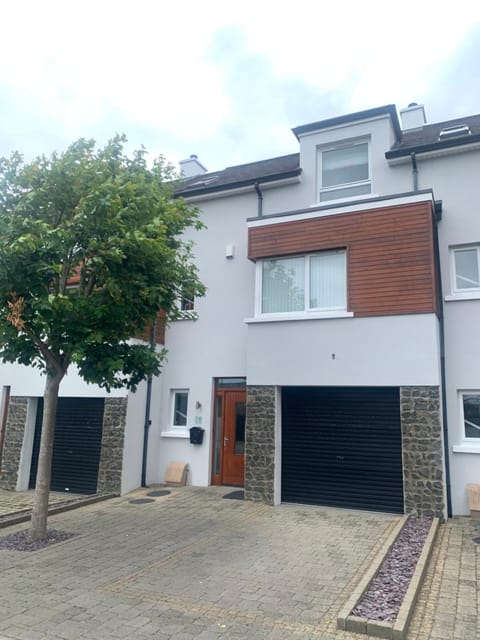 Portstewart 3 Bed (2 Ensuite) - 3 minute walk to promenade House in Portstewart