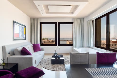 Hot Tub, Living room, Seating area