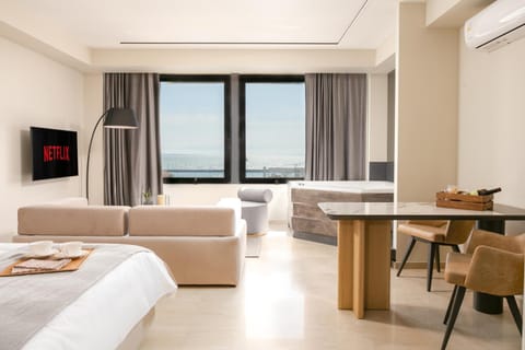 Hot Tub, TV and multimedia, View (from property/room), Sea view