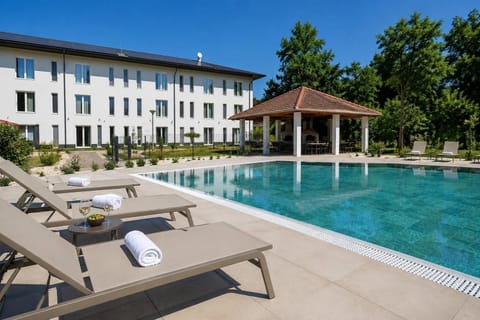 Property building, Swimming pool