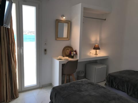 Bed, TV and multimedia, Photo of the whole room, Bedroom, Sea view