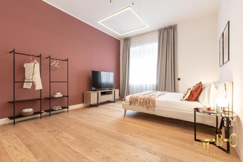 Bed, TV and multimedia, Photo of the whole room, Bedroom