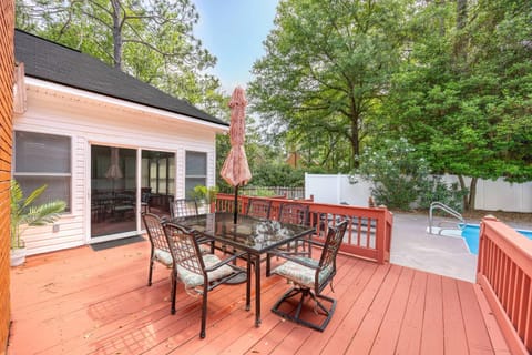 Market District Pool House House in Statesboro