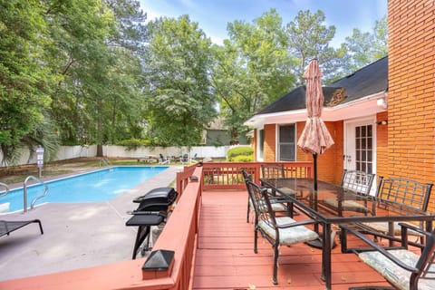 Market District Pool House House in Statesboro