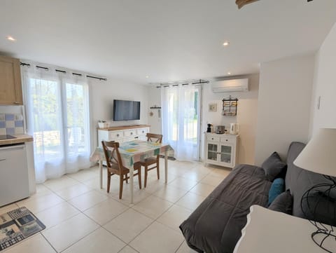 Gîte La Clef du Sud - Cosy 4 pers, parking gratuit, EuroVelo 8 House in Salernes