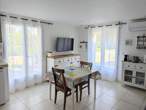 Gîte La Clef du Sud - Cosy 4 pers, parking gratuit, EuroVelo 8 House in Salernes