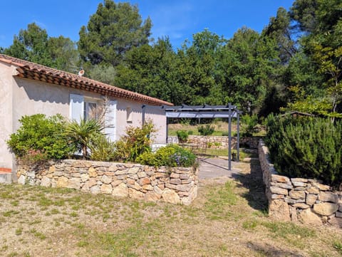 Gîte La Clef du Sud - Cosy 4 pers, parking gratuit, EuroVelo 8 House in Salernes