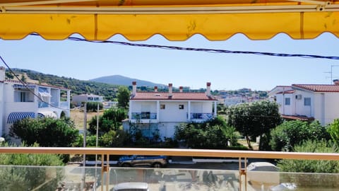 Balcony/Terrace, Mountain view, Street view
