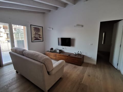 Communal lounge/ TV room, TV and multimedia, Living room, Seating area