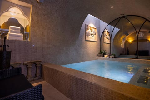 Swimming pool, Swimming pool
