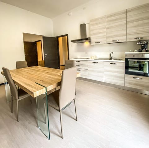 Kitchen or kitchenette, Dining area, kitchen