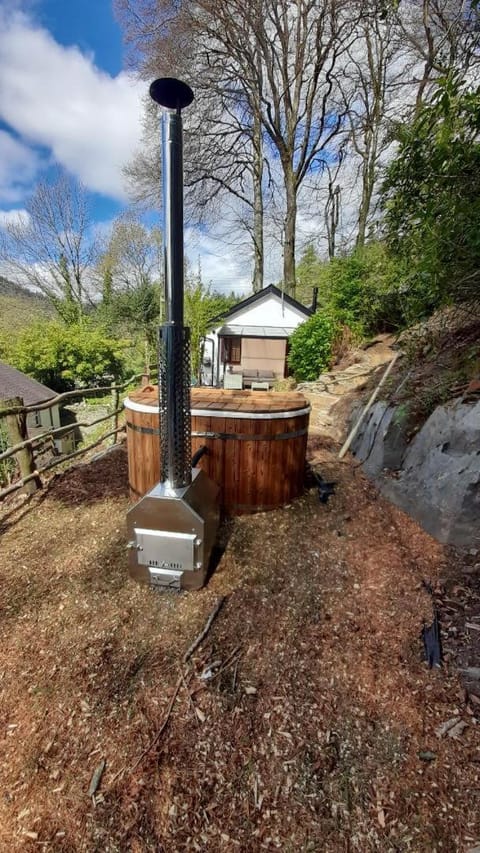 Ty Gwyn Cottage & Hot Tub House in Bro Garmon