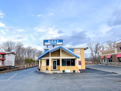 Property building, Facade/entrance, Property logo or sign