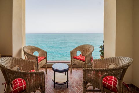Property building, Balcony/Terrace, Sea view