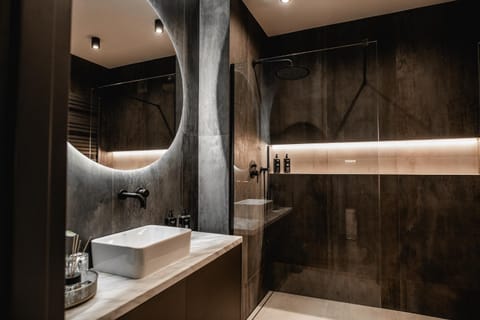 Shower, Toilet, Bathroom, Decorative detail, heating, towels