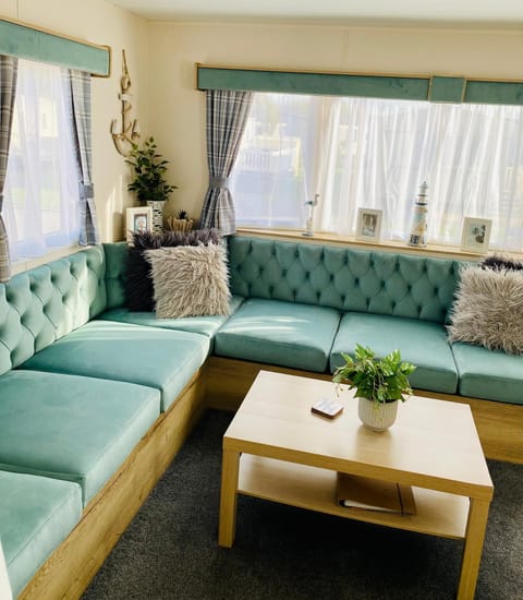 The Wardens Escape - Tattershall Lakes Country Park Campground/ 
RV Resort in Tattershall