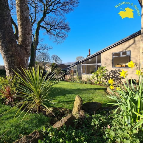 Property building, Day, Garden, Garden view