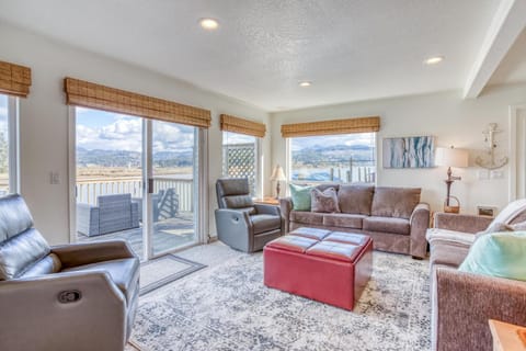 Coastal River Haven - Meredith Lodging House in Nehalem