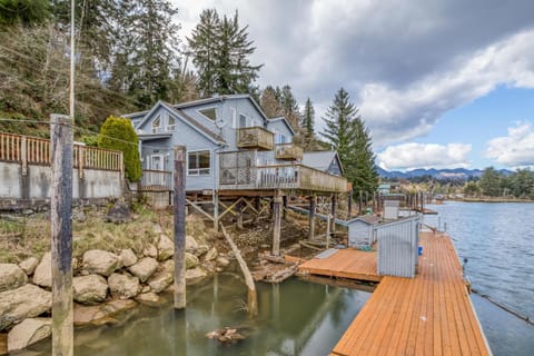 Coastal River Haven - Meredith Lodging House in Nehalem