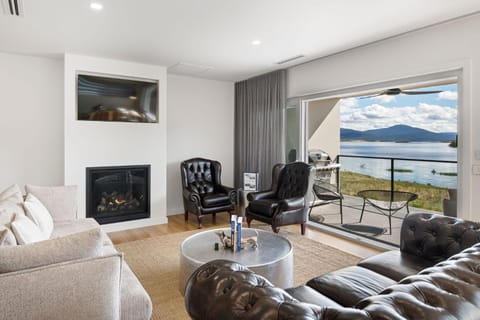 Living room, Mountain view