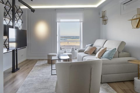 Communal lounge/ TV room, TV and multimedia, Living room, Seating area, Sea view