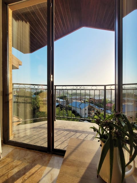 View (from property/room), Balcony/Terrace, City view