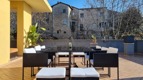 Property building, Day, Dining area