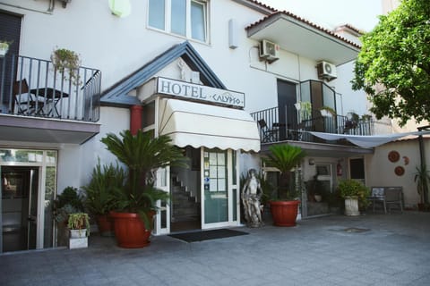 Property building, Facade/entrance, Property logo or sign
