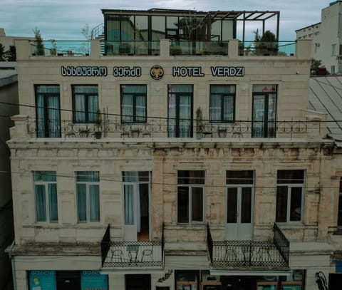Facade/entrance