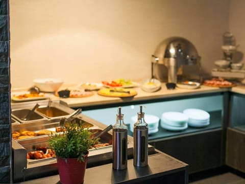 Food and drinks, Food, Buffet breakfast, Dinner